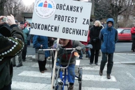 Silničn&iacute; tah do Polska se na půl hodiny zastavil.