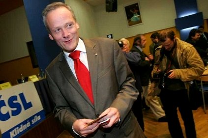 Získá Cyril Svoboda činžák v pražských Dejvicích?