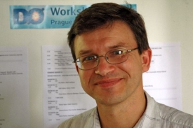 Mluvčí experimentu D0 Dmitri Denisov.