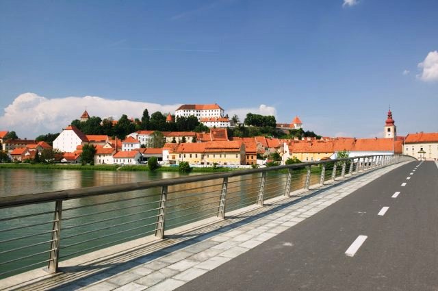 Na trase zadarmo se dá jet městem Ptuj. Na trase zadarmo se dá jet městem Ptuj.