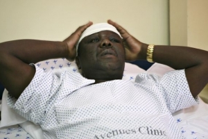 Zimbabwesk&yacute; premi&eacute;r Morgan Tsvangirai v nemocnici.