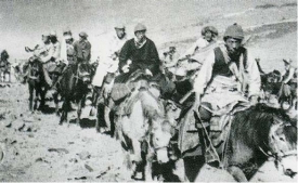 Dalajlama prchá roku 1959 z Tibetu.