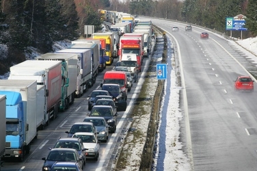 Ucpaný jízdní pruh na D1.