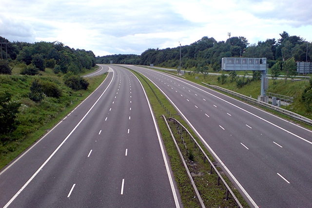 Kilometrový úsek dálnice by měl vyrobit elektřinu až pro osm aut.