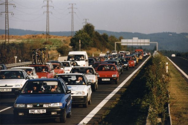 Nehoda kamionu způsobila mnohakilometrovou kolonu.