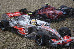 Hamilton sjel z trati.