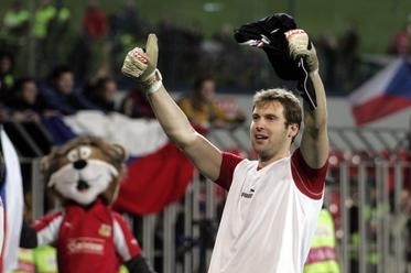 Petr Čech se představí v obleku od Armaniho.