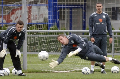 Zleva brankáři Shay Given, Colin Doyle a obránce John O`Shea při tréninku irského národního týmu.