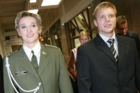 Barbora Špotáková (vlevo)
