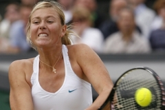 Sharapovov&aacute; na tenisov&eacute;m turnaji.