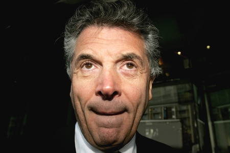 David Dein, který rezignoval na svou funkci. To samé teď zvažuje trenér Arsenalu Wenger spolu s několika hráči