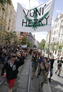 Demonstranti zabrali celou Vinohradskou třídu.