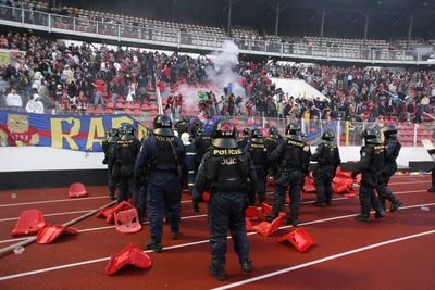 V budoucnu budou pořádek na fotbale udržovat pořadatelé.