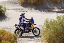 V&iacute;těz 12. etapy kategorie motocyklů Francouz Cyril Despres.