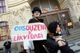 Divadelníci zopakují i demonstraci před pražským magistrátem.