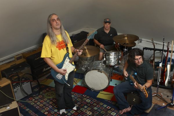 Skupina Dinosaur Jr. Skupina Dinosaur Jr.