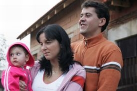 Jaroslava Trojanová s Liborem Brožou a malou Nikolkou