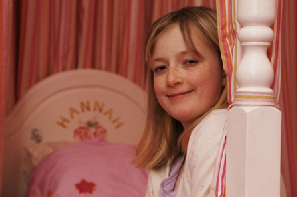 Dívka strávila posledních osm let po nemocnicích, teď chce domů.