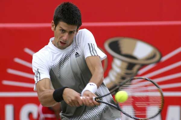 Srbský tenista Djokovič cítí na Federerovi nejistotu.