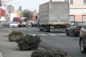 Už tak hustou dopravu přes Českou Skalice navíc zablokuje protest.