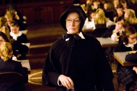 Meryl Streepov&aacute; ve filmu Pochyby.
