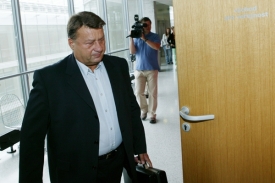 Advokát Jiřího Teryngela - Josef Doucha.