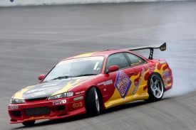 Pohon zadních kol je ideální pro driftování.