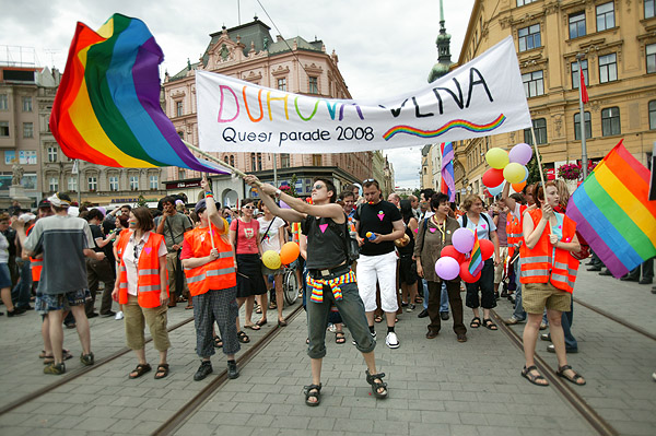 Kvůli útoku slzným plynem muselo být ošetřeno dvacet lidí.