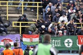Vyhrocen&eacute; utk&aacute;n&iacute; Dunajsk&aacute; Streda - Slovan Bratislava.