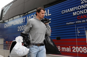 Patrik Eliáš s hokejovou reprezentací do Prahy nepřiletěl.
