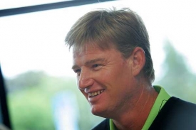 Pátý golfista světa Ernie Els po příletu do Prahy.