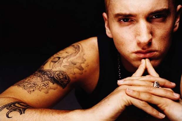 Eminem vydává biografii s názvem &quot;Eminem: The Way I Am&quot;.