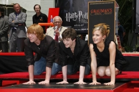 Hlavn&iacute; představitel&eacute; Harryho Pottera na premi&eacute;ře.
