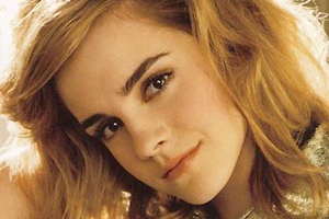 Herečka Emma Watsonová nahradila Scarlett Johanssonovou. Herečka Emma Watsonová nahradila Scarlett Johanssonovou.