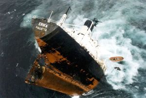 Potápějící se tanker Erika Potápějící se tanker Erika