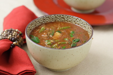 Polévka dal rasam.