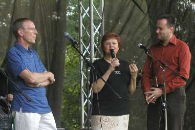 Radní Hana Halová zahájila hudební festival Etnofest v parku Podviní v Praze 9. 
