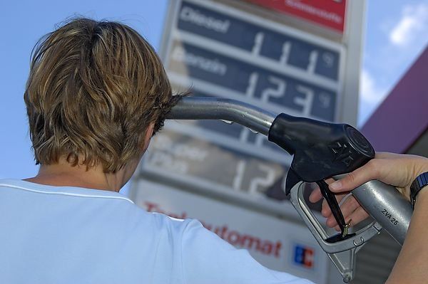 Ceny pohonných hmot. Jak dlouho lze ještě přežít jejich růst?