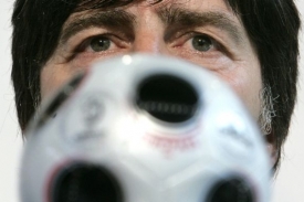 Německý trenér Joachim Löw na tiskové konferenci.