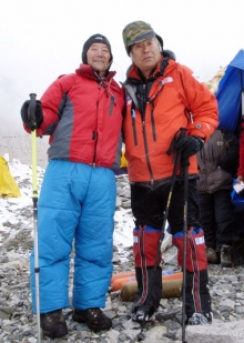 Min Bahádur Šerčan (vlevo) 76 a japonský dobrodruh Miura (75).