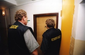 Služby exekutorů jsou drahé. Dluhy ale vězeňská služba vymáhat musí.