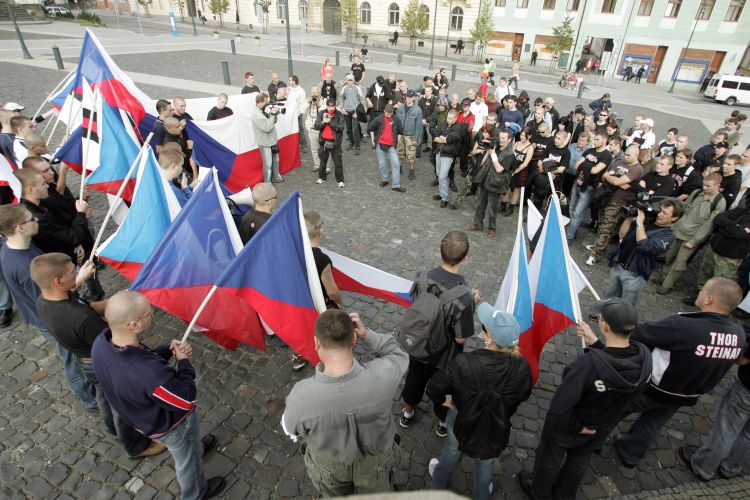 Koncert, nebo příležitost pro demonstraci krajně pravicových názorů?