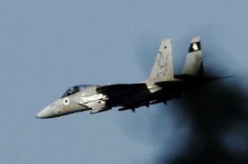 Izraelský letoun F-15 nad jižní Gazou 1. 1. 2009.