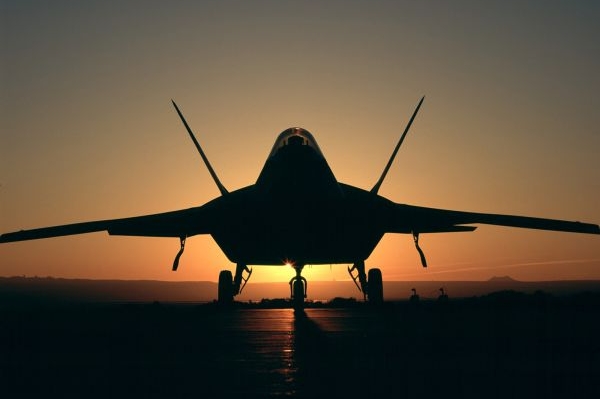 Americký bitevník pro blízkou budoucnost: F-22 Raptor.