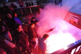Fanou&scaron;ci fotbalistů Hamburku na V&aacute;clavsk&eacute;m n&aacute;měst&iacute; v Praze.