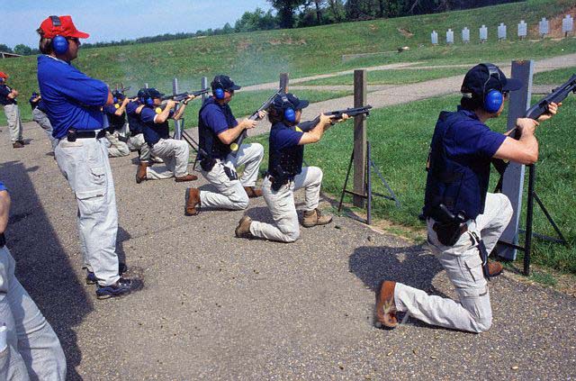 Výcvik agentů FBI, Quantico Virginia. Výcvik agentů FBI, Quantico Virginia.