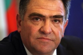 Ministr valeri Cvetanov. Více než minulost sužuje Bulhary přítomnost.