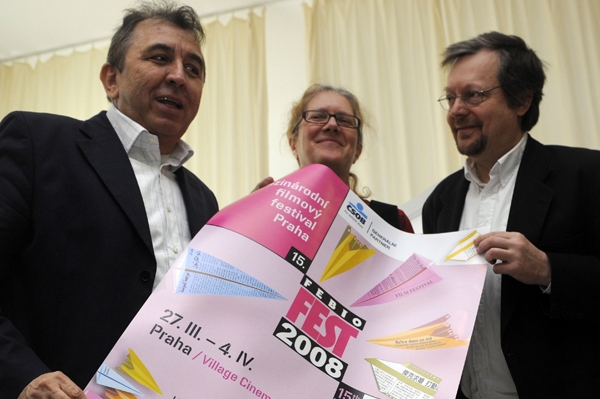 Fero Fenič (vlevo), Hana Cielová a Štefan Uhrík na tiskové konferenci. Fero Fenič (vlevo), Hana Cielová a Štefan Uhrík na tiskové konferenci.