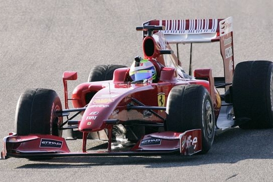 Brazilský jezdec Felipe Massa testuje nový monopost. Ferrari F60. Brazilský jezdec Felipe Massa testuje nový monopost. Ferrari F60.