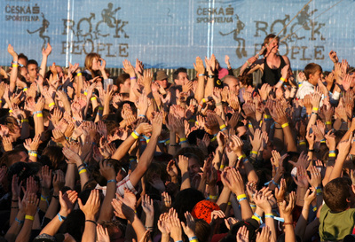 Návštěvníci hudebního festivalu Rock for people